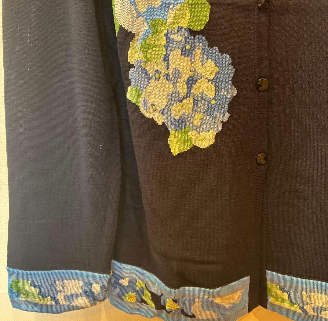 レオナール　花柄刺繍　ネイビー　カーディガン