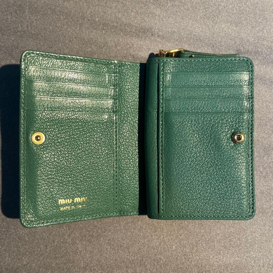 miu miu ミュウミュウ レザー ラウンドファスナー 財布　グリーン