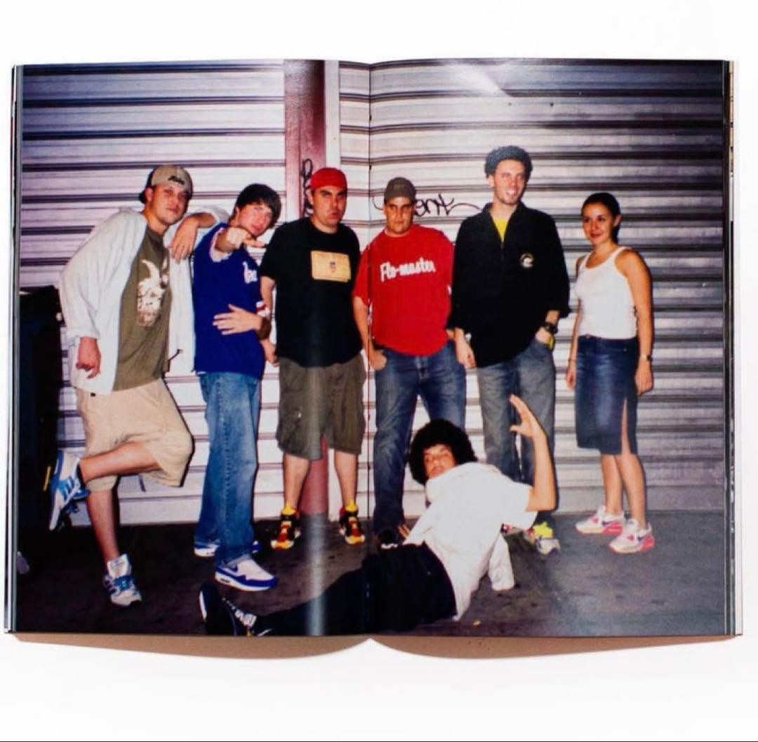 完売‼️ \"Sneaker Champs\" Living Proof