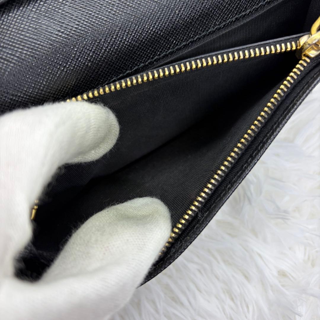 美品✨️プラダ 長財布 折り財布 サフィアーノ レザー ゴールド金具 ブラック