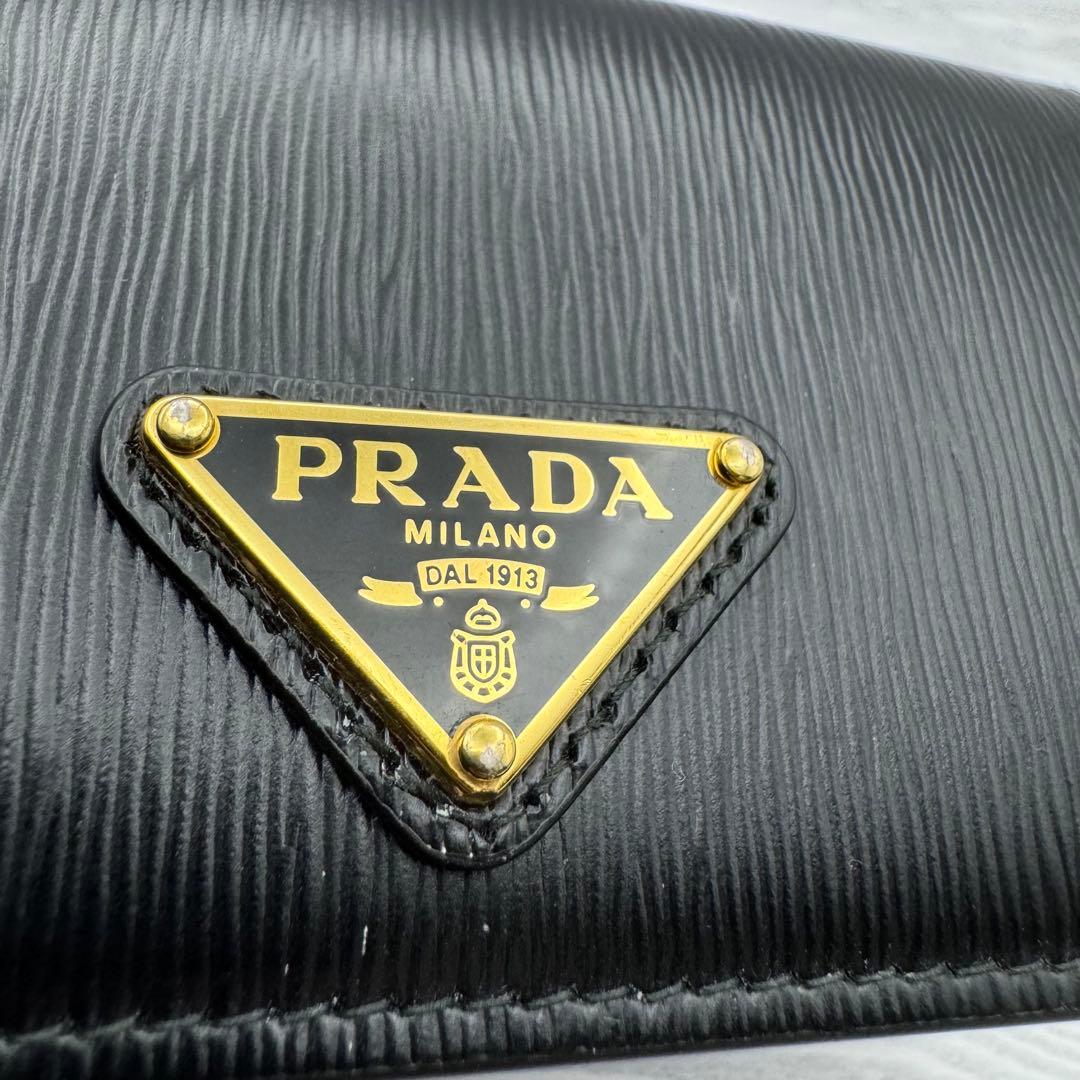 【極美品】PRADA　名刺入れ　ヴィッテロムーブ　三角ロゴ　レザー　RFID　黒