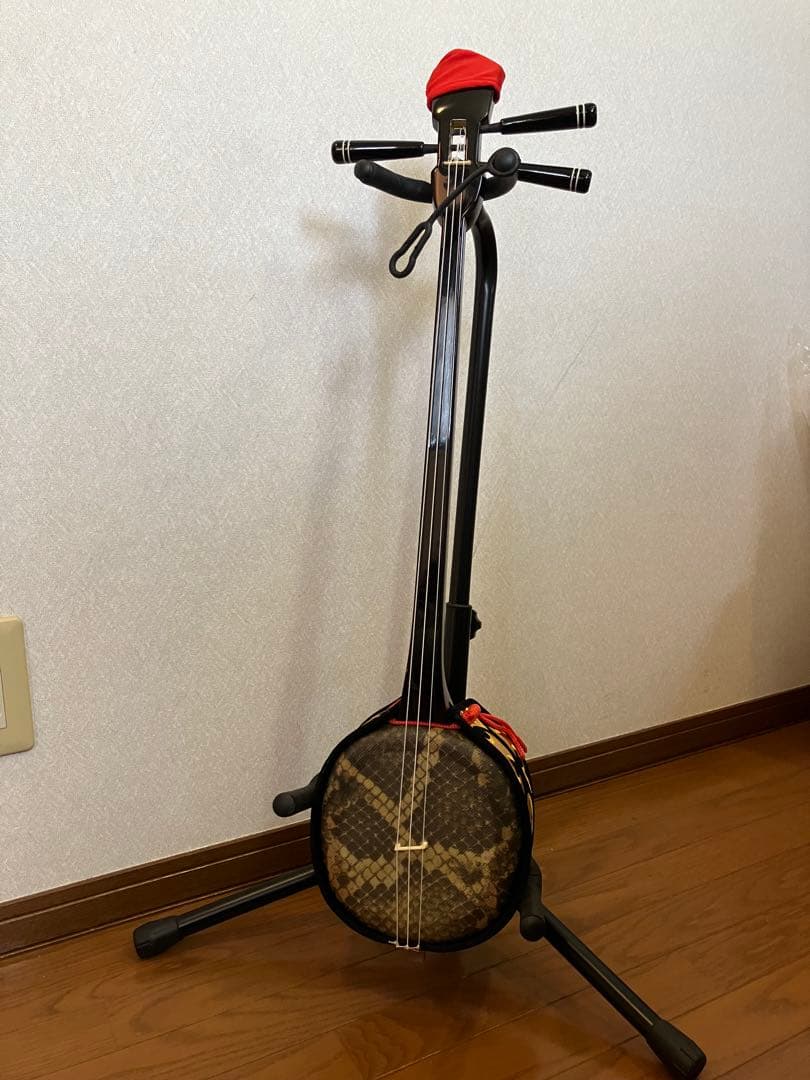 蛇三線本体 専用袋付き 未使用 伝統的な模様 三線入門