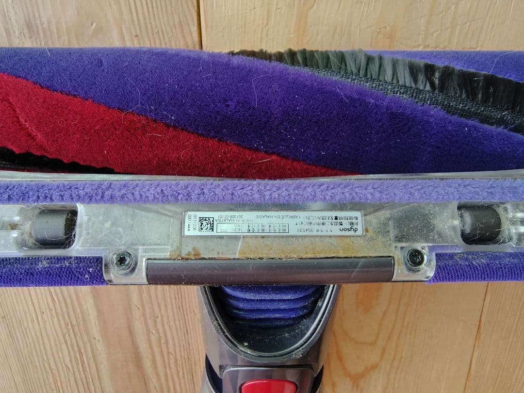 Dyson V8 Slim Fluffy+ 各種アタッチメント付き　ヘッドなし