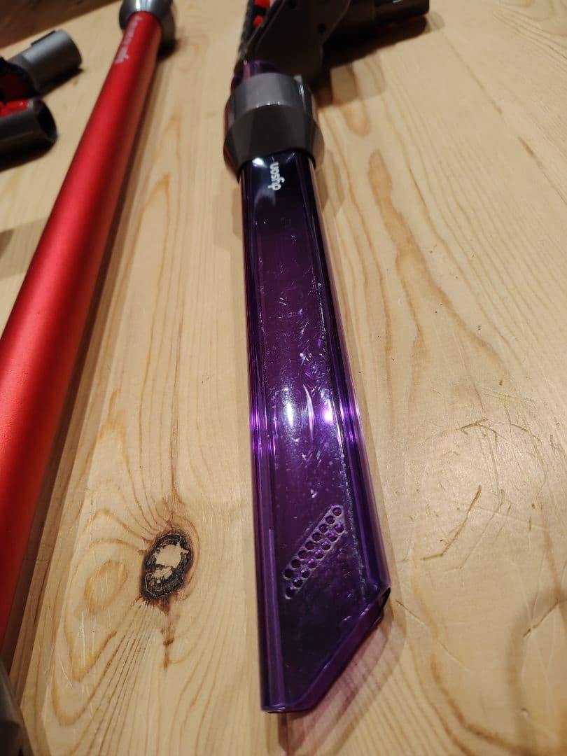 Dyson V8 Slim Fluffy+ 各種アタッチメント付き　ヘッドなし