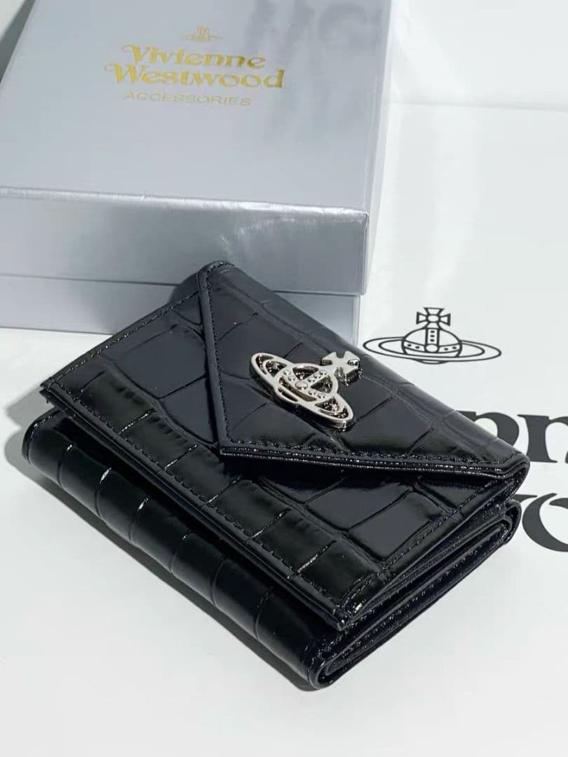 Vivienne Westwood ブラック三つ折り財布 ＃21139