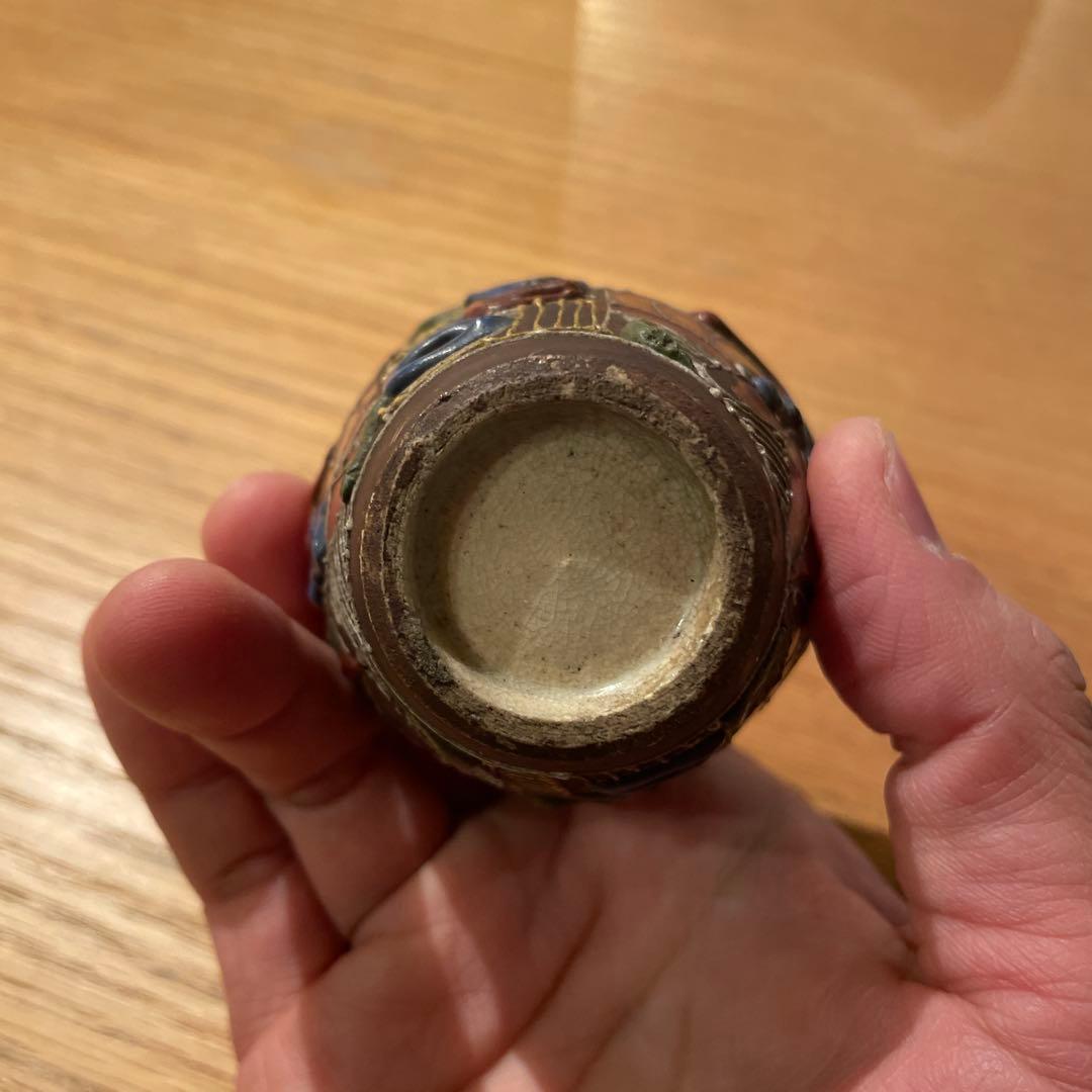 多色装飾の陶器小型壺