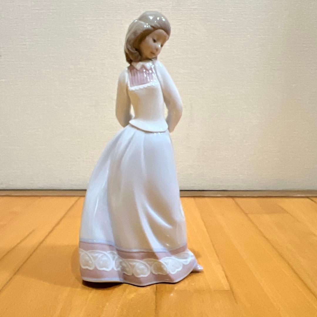 【送料込み】リヤドロ LLADRO 6754 「愛の恥じらい」