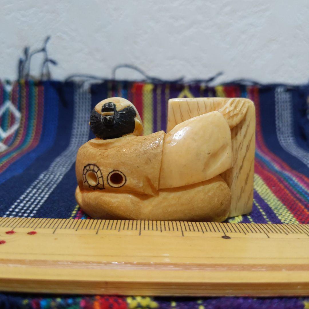 時代提げ物 人物根付 天然素材 在銘【江戸職人】高さ約3.3cm 重さ約40ｇ
