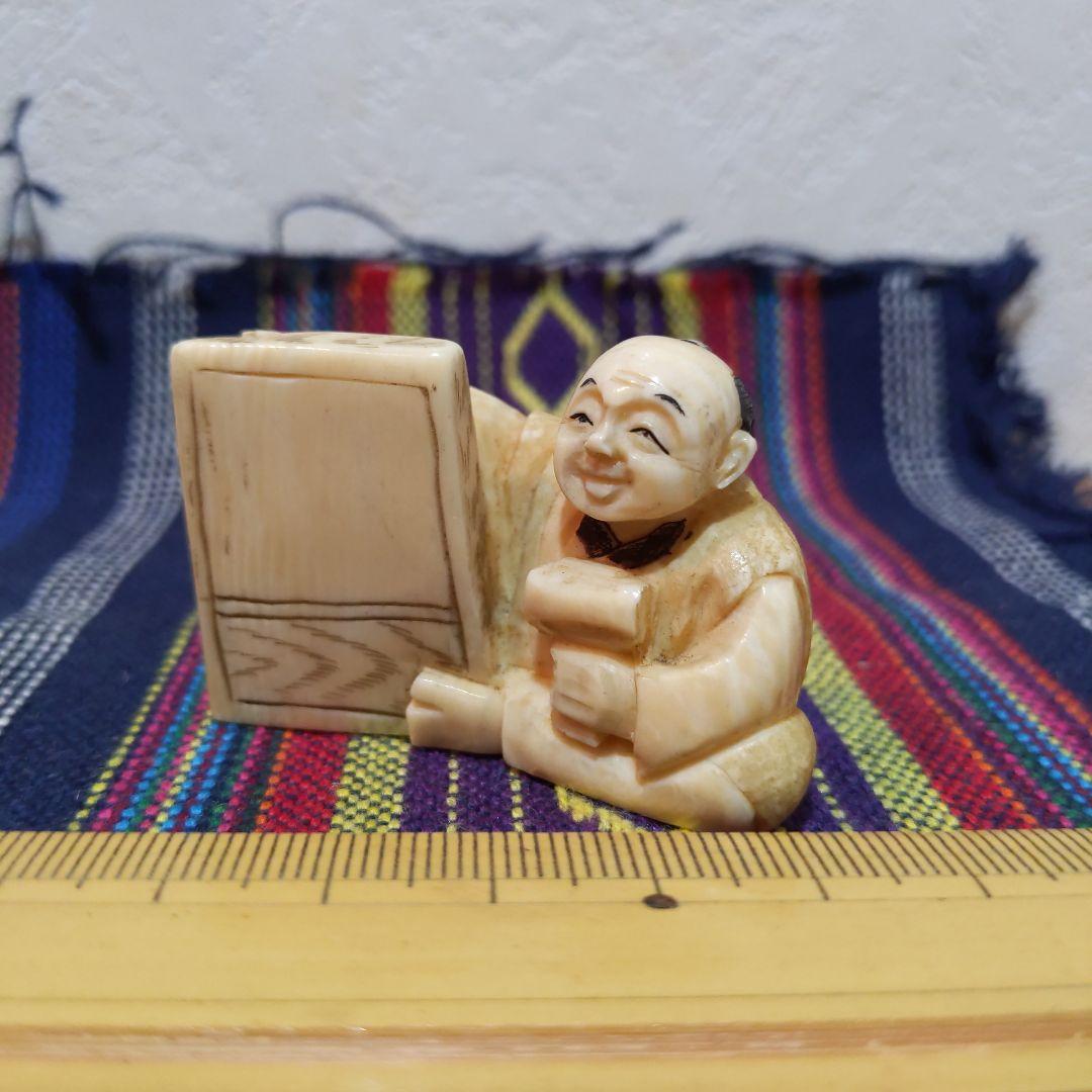 時代提げ物 人物根付 天然素材 在銘【江戸職人】高さ約3.3cm 重さ約40ｇ