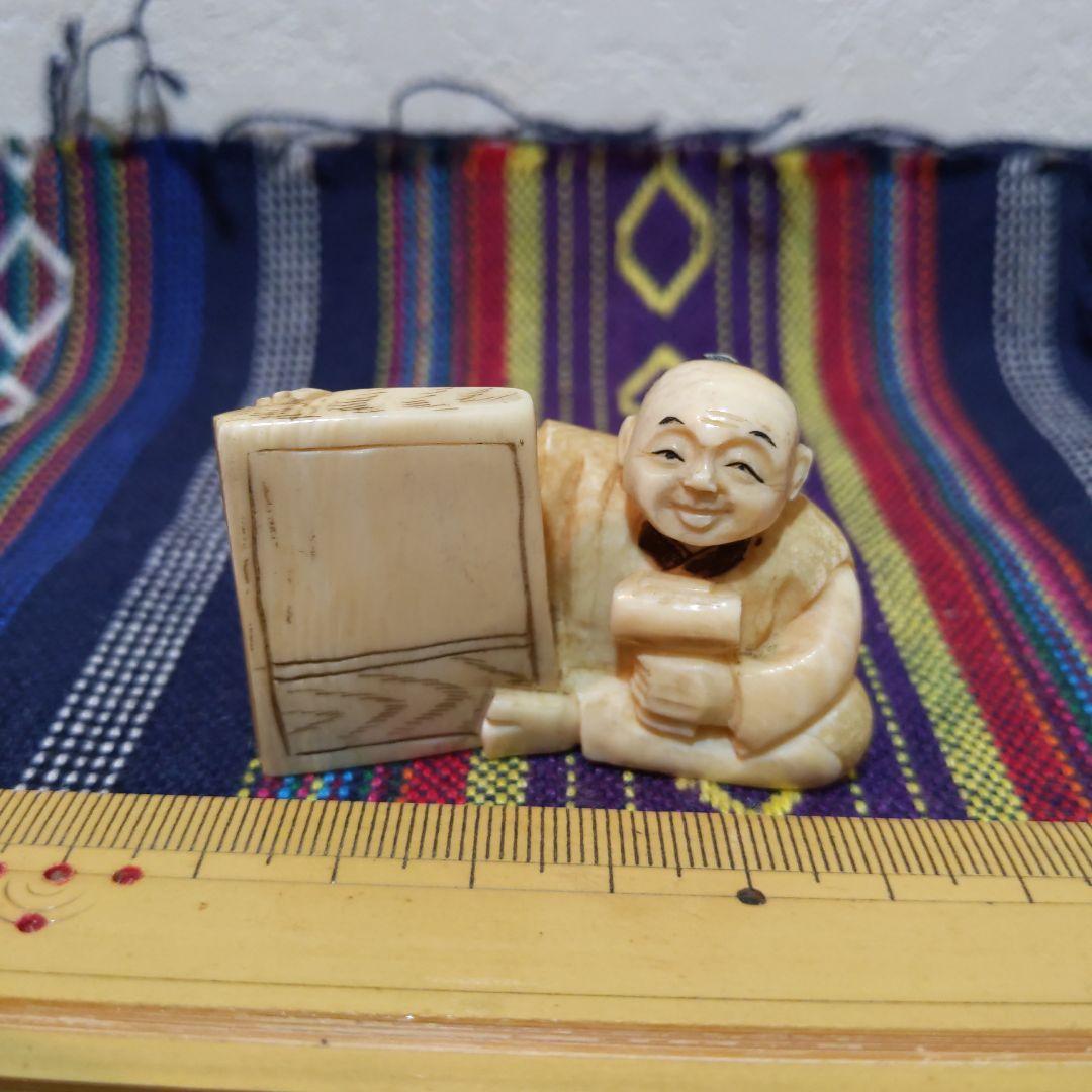 時代提げ物 人物根付 天然素材 在銘【江戸職人】高さ約3.3cm 重さ約40ｇ