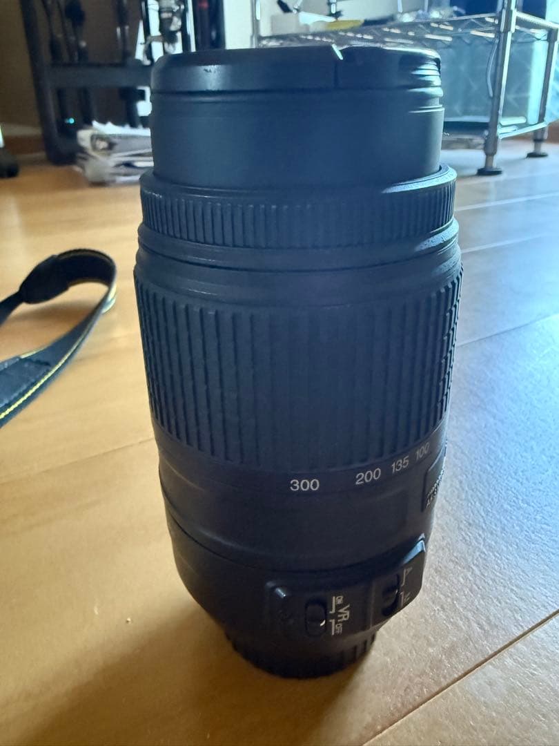 Nikon ニコン D3100 デジタル一眼レフと定価12万望遠レンズ付きカメラ