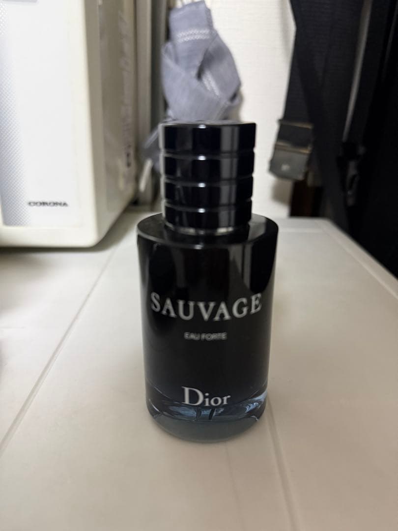 ディオールソヴァージュEAU60ml ほぼ未使用（20プッシュ程度)箱あり正規品