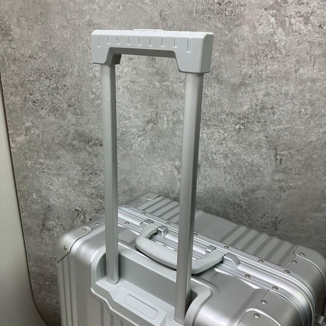 未使用　キャリーケース　メルセデスベンツ　オリジナルアルミスーツケース　非売品
