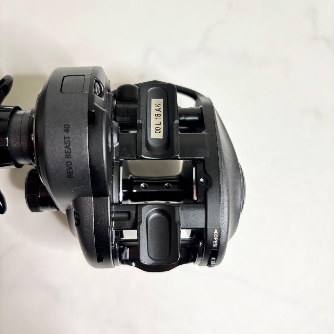 Abu Garcia REVO BEAST 40-HS レボビースト バス釣り