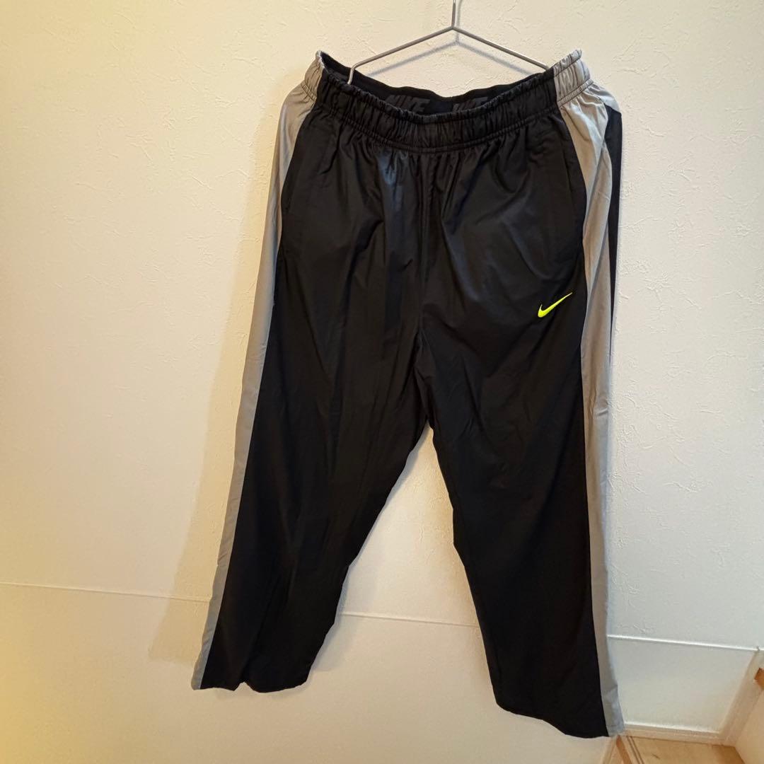 【未使用品】NIKEメンズウィンドブレーカー上下セット ホワイト＋ブラック