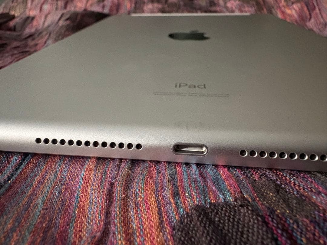 【良品】iPad (第7世代) 32GB Wi-Fi+Cellularモデル