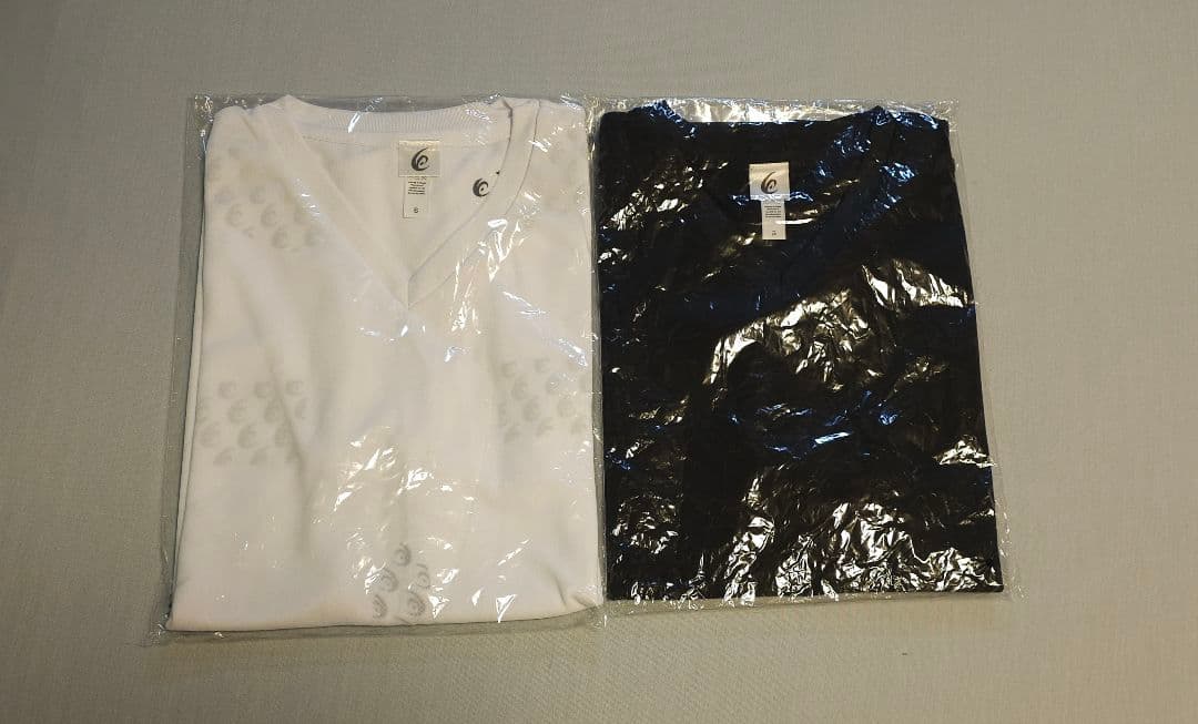 リライブホワイト・ブラック VネックTシャツ 2枚セット