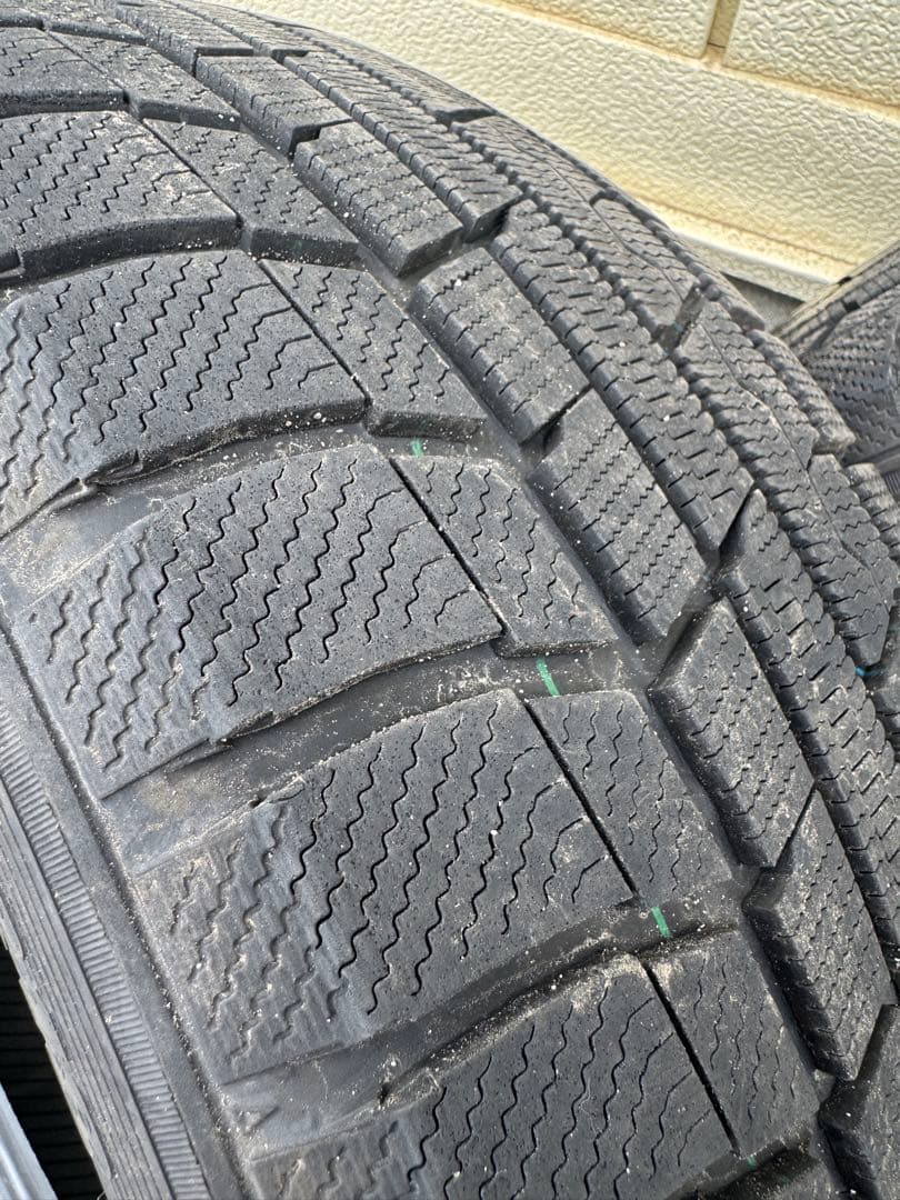 2024年製スタッドレス　225/55R18 4本セット 直接お渡し希望