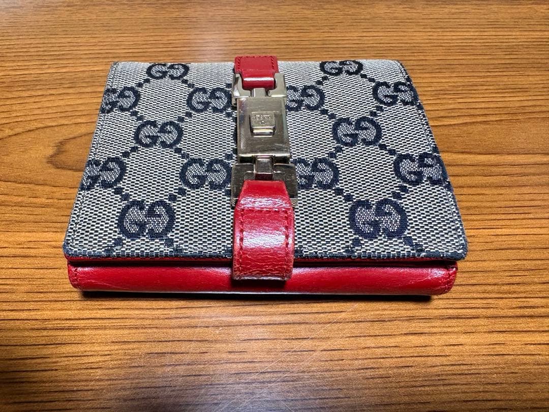 GUCCI 2つ折り財布　GG柄 赤　箱付き