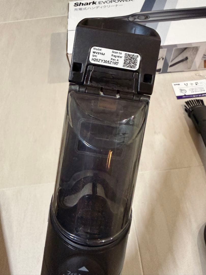 Shark充電式ハンディークリーナーWV210J車内大掃除