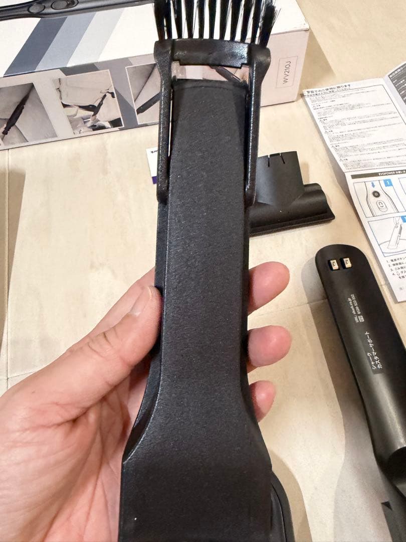 Shark充電式ハンディークリーナーWV210J車内大掃除