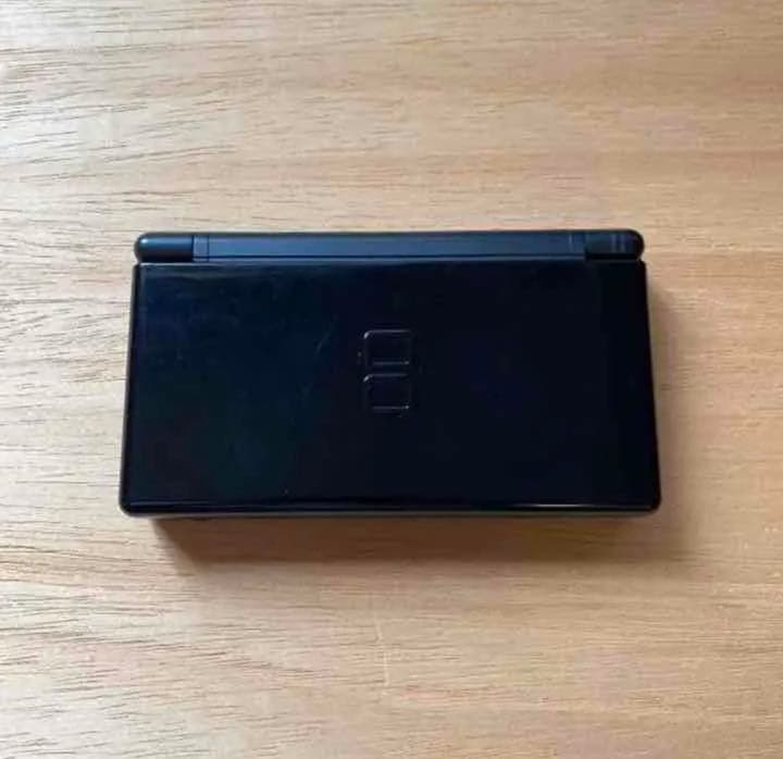 ニンテンドー Nintendo DS Lite(ブラック)＋ソフト4本