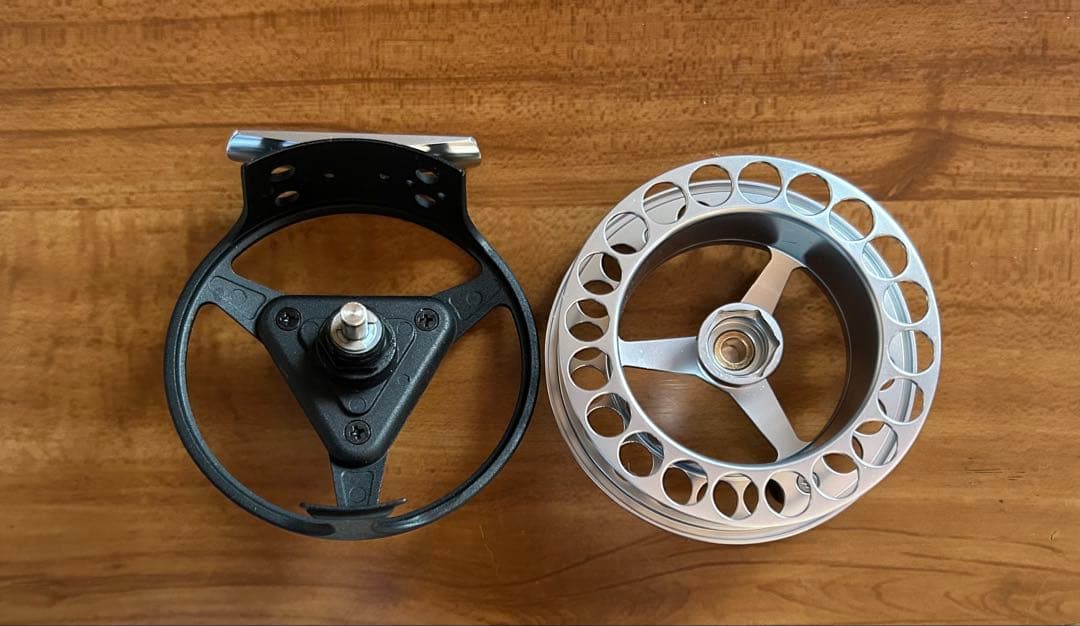 SAGE 2050フライリール（ステッカーおまけ）：やや訳あり品