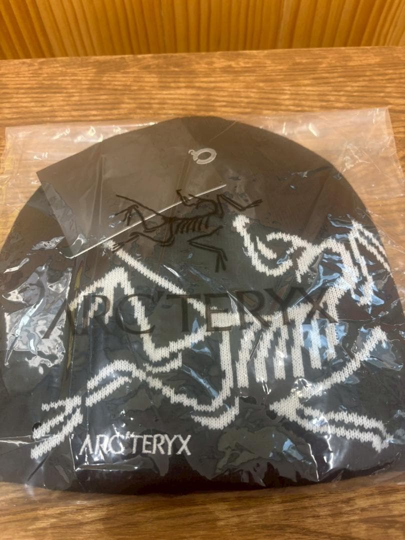 ARC'TERYX ニット帽 ビーニー 黒 ロゴ 未使用