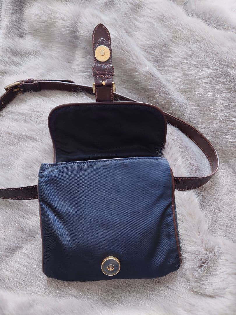 わ*♩様 【極美品】【希少】【PRADA 】ウエストポーチ 三角ロゴ ナイロン