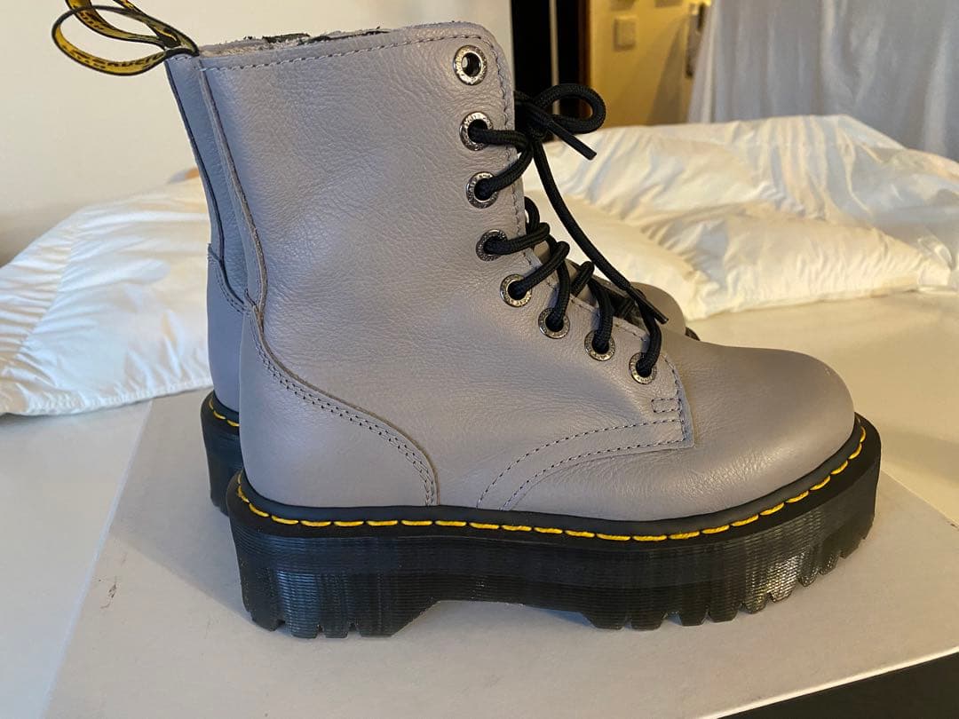 Dr.Martens JADON III 8ホールZINC GREY グレー