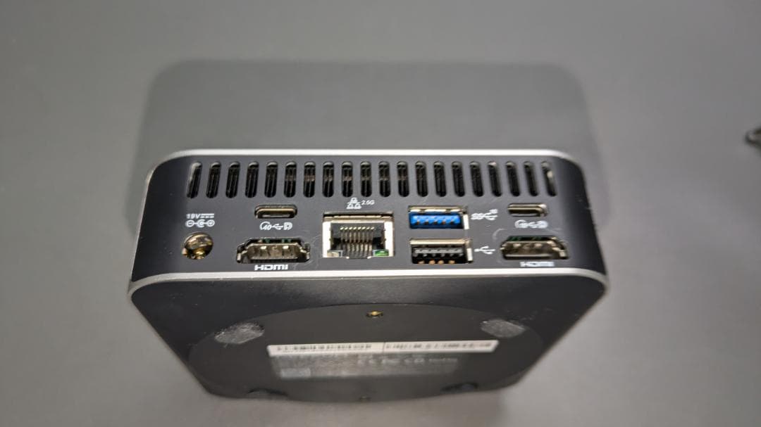 GEEKOM A6 ミニPC　 本体と電源アダプター