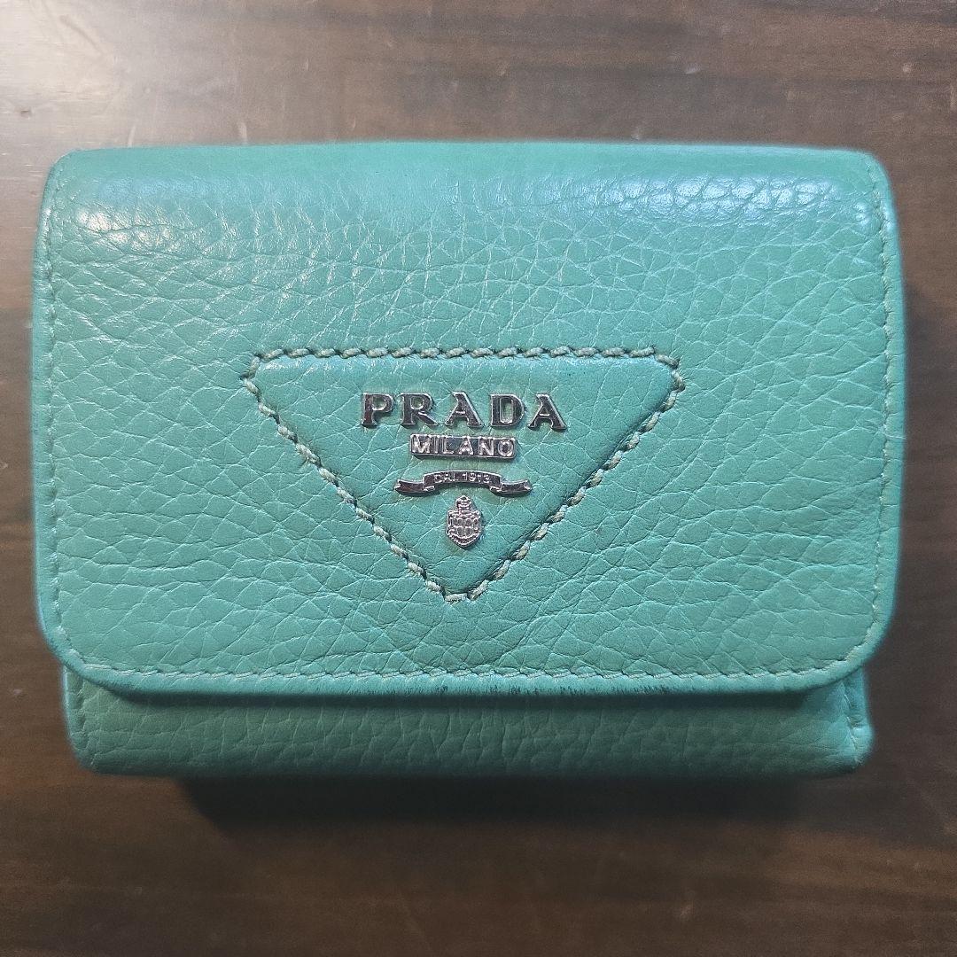 PRADA グリーンレザー三つ折り財布