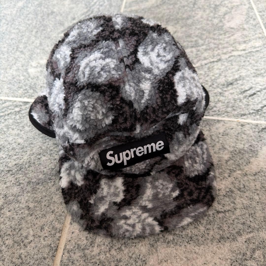 Supreme 耳当て付きフリースキャップ