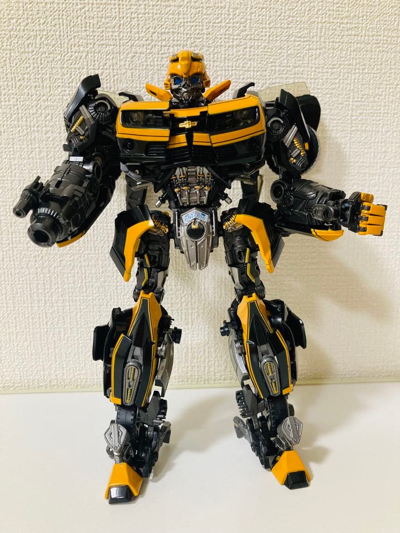 非正規トランスフォーマー　黒いバンブルビーっぽい人