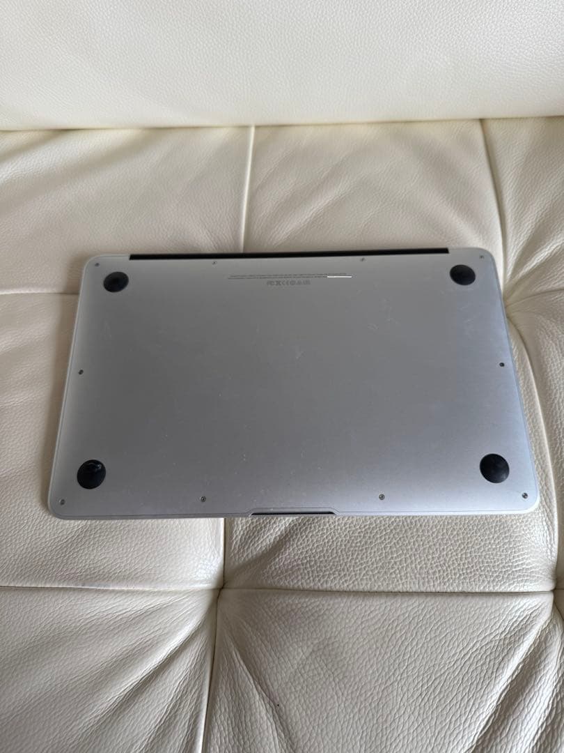 m*i様 MacBook Air 11インチ / 初期化済 / 充電器あり