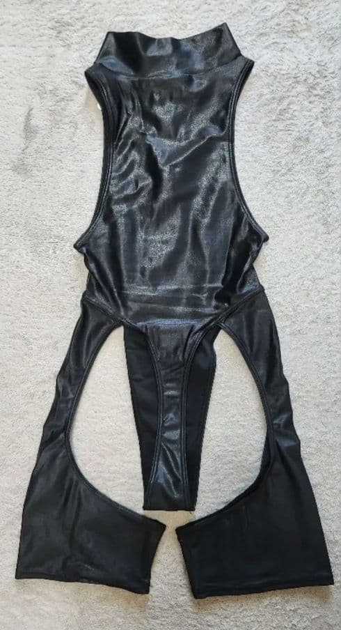 【新品・未使用】リアライズ　スイムスーツ XS〜S