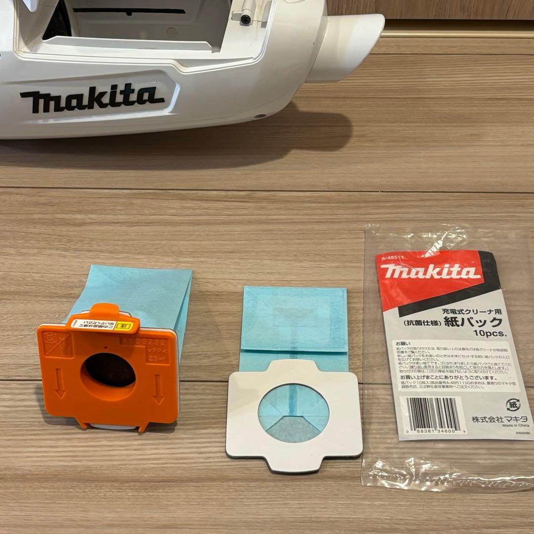 Makita スティッククリーナー本体 充電器付き　マキタ　掃除機