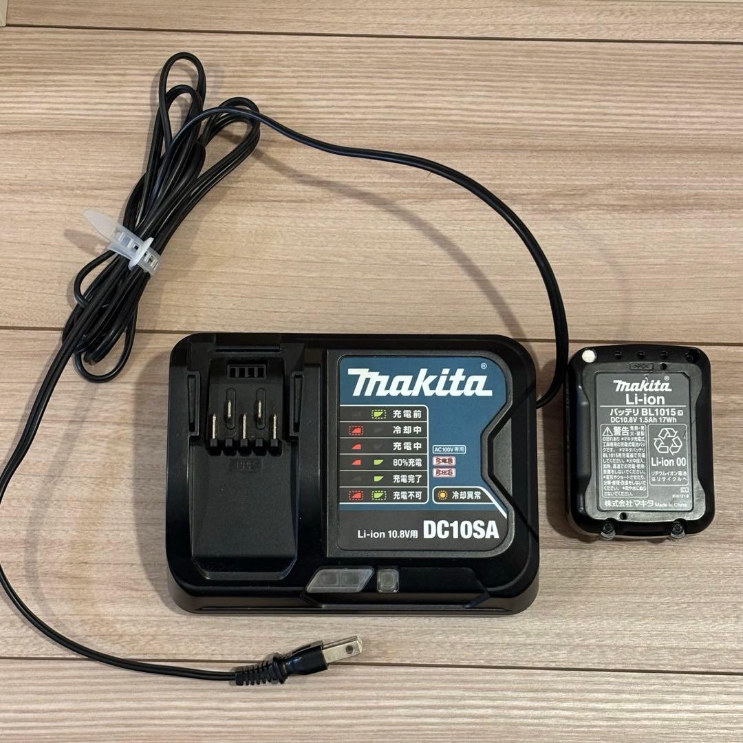 Makita スティッククリーナー本体 充電器付き　マキタ　掃除機