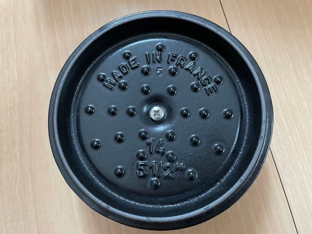 美品　staub ストウブ　ココットラウンド　14cm 黒