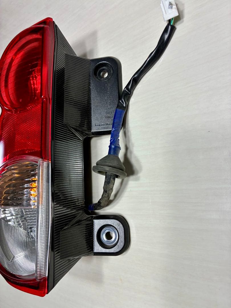 日産　NISSAN NV200 テールランプ