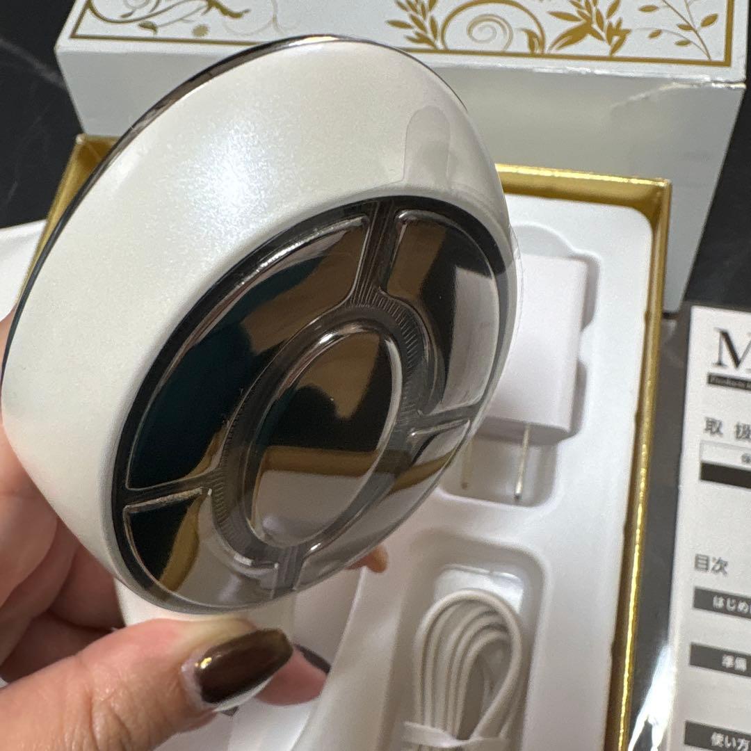 新品未使用 ME Laboum エムイーラボン 美顔器 EMS LED搭載