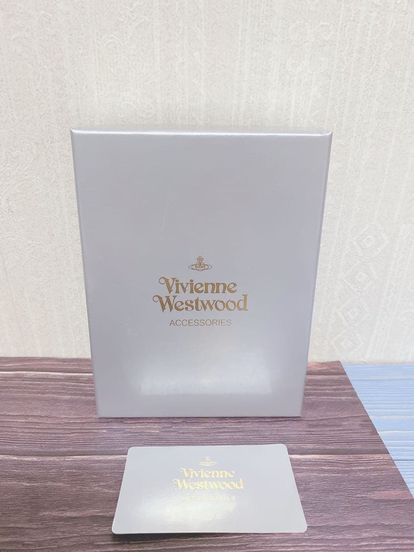 〔新品未使用〕ヴィヴィアンウエストウッド　折り財布