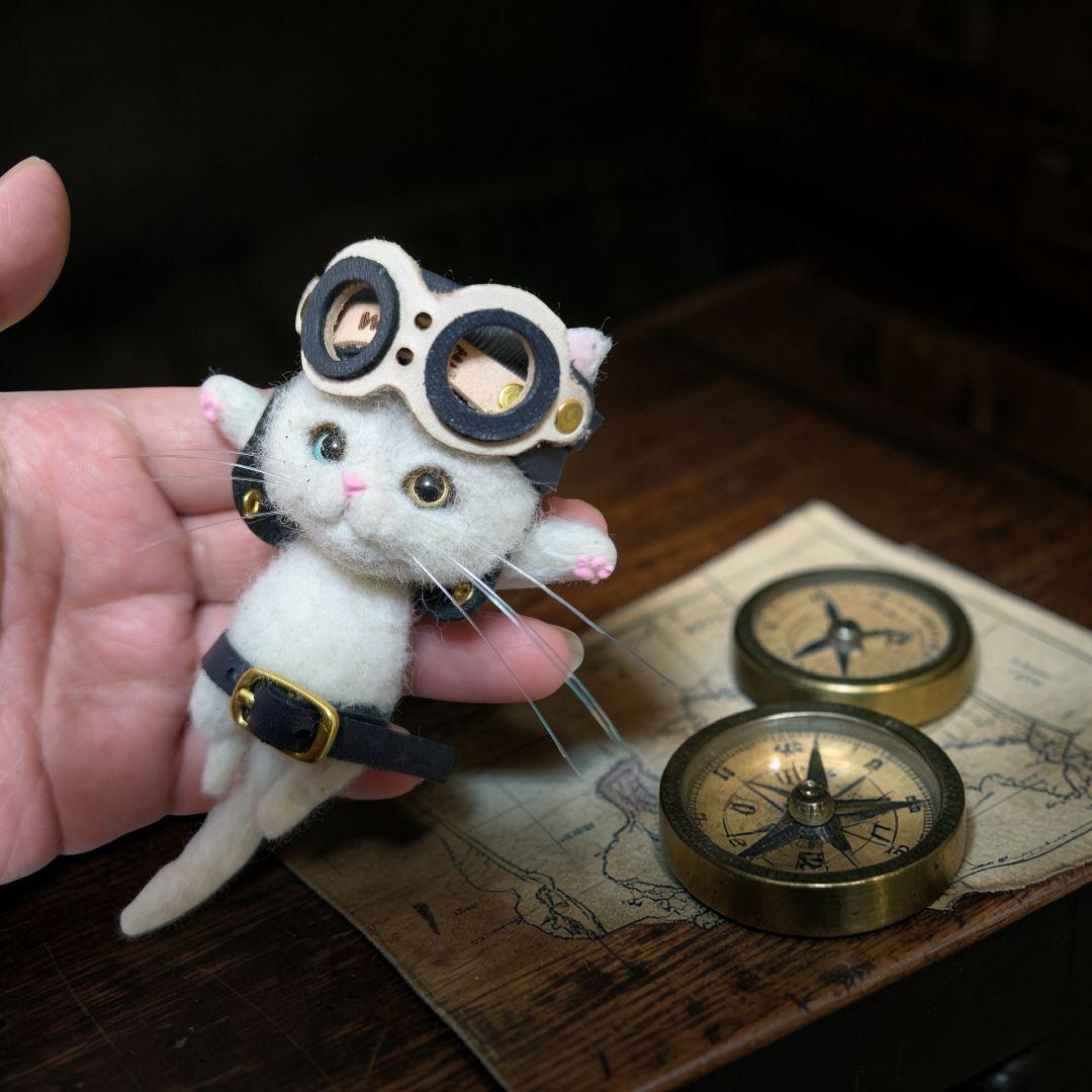 豆猫HOLDCATキーホルダー No.4 白猫オッドアイ〜特製豆猫トレカ付き