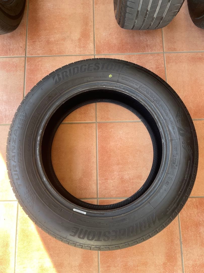 ②BRIDGESTONE TURANZA T005 215/60R17