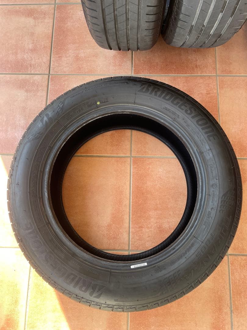 ②BRIDGESTONE TURANZA T005 215/60R17