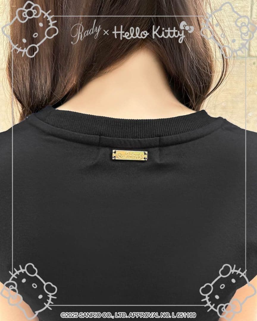 日焼けHello Kitty Tシャツ　SU0113　ホワイト1点、ブラック1点