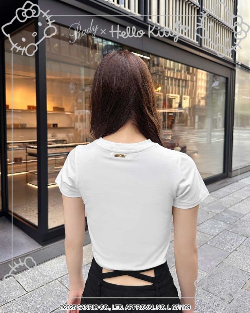 日焼けHello Kitty Tシャツ　SU0113　ホワイト1点、ブラック1点