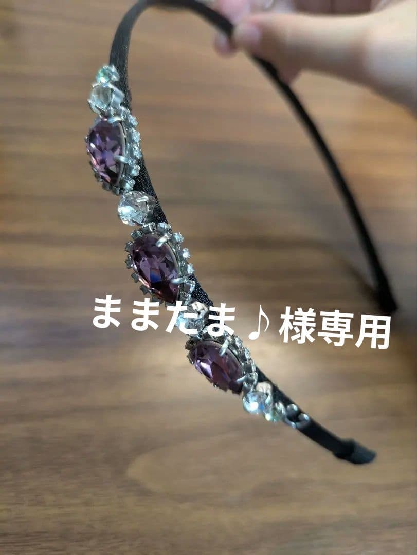 レーヌクロード カチューシャ装飾付きヘアバンド（黒・紫・クリア）