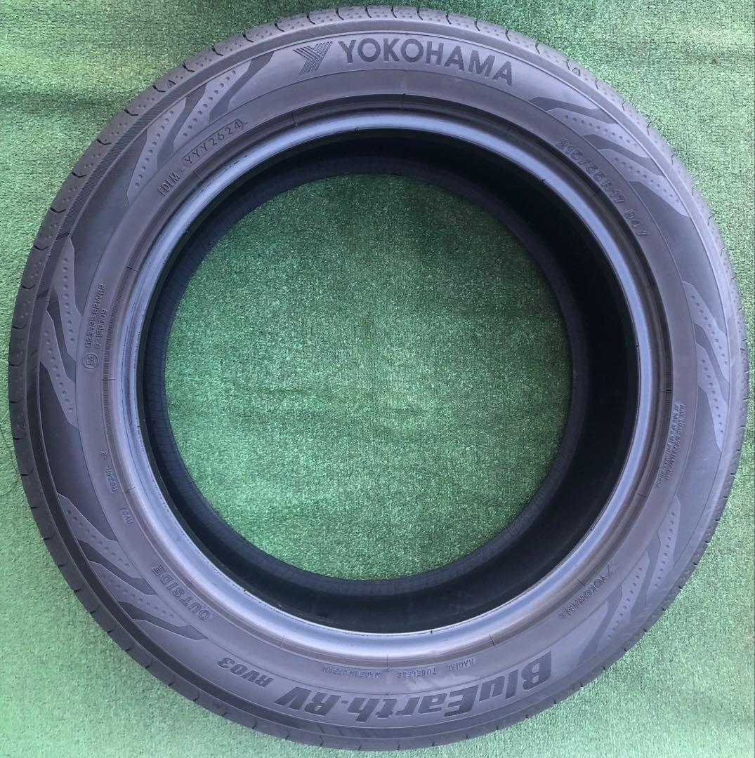 215/55 R17 YOKOHAMA BluEarth RV03ラジアルタイヤ
