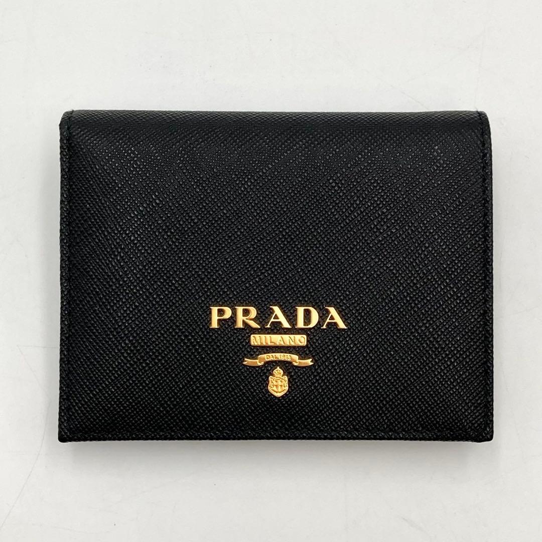 ホタテ✨ PRADA 1MV204 二つ折り財布 黒 サフィアーノレザー